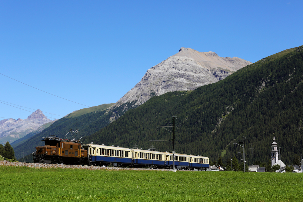 Luxuriös auf Schienen durch die Schweizer Berge